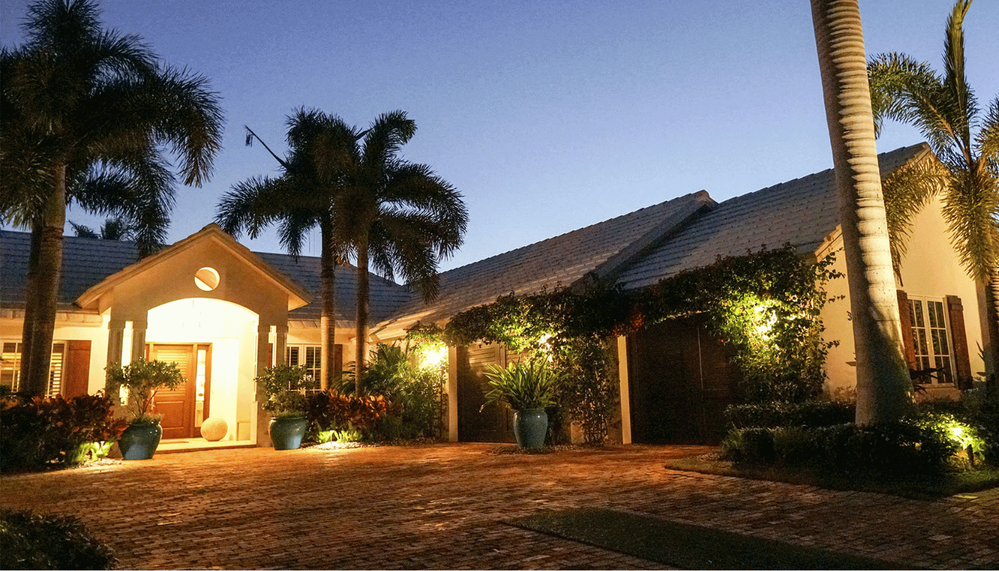 Night time landscape ambiance Create night time landscaping ambiance in Naples by Executive Lawn Care