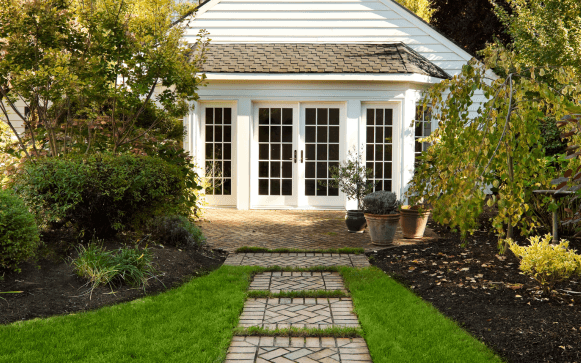 Perfectly manicured rental property Rental property landscape services in Naples by Executive Lawn Care