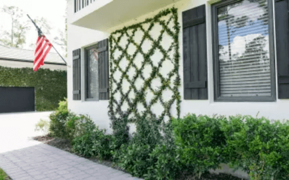 A beautiful trellis installation Expert trellis installation in Naples by Executive Lawn Care